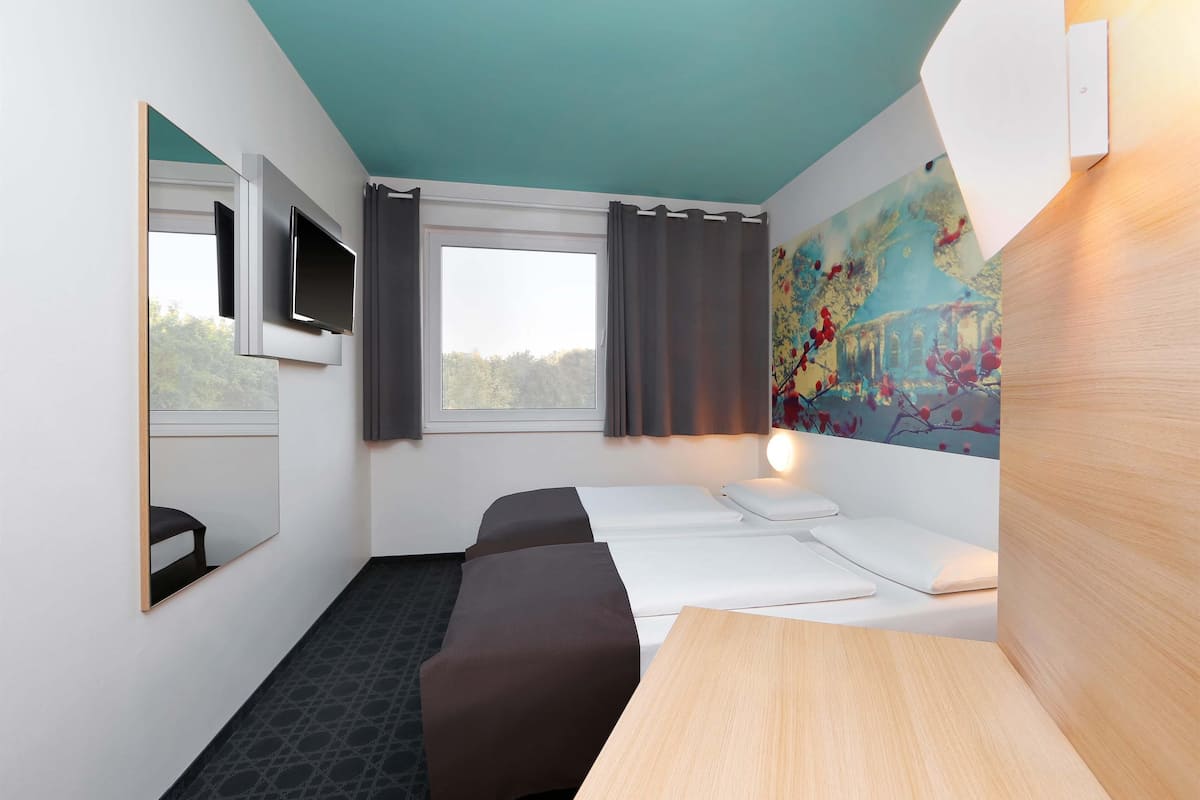 Twin Room | Desk, soundproofing, free WiFi, bed sheets