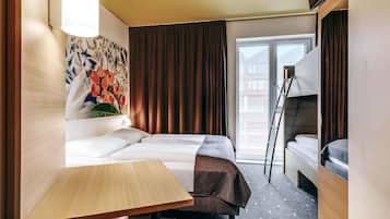 Escritorio, sistema de insonorización, wifi gratis y ropa de cama