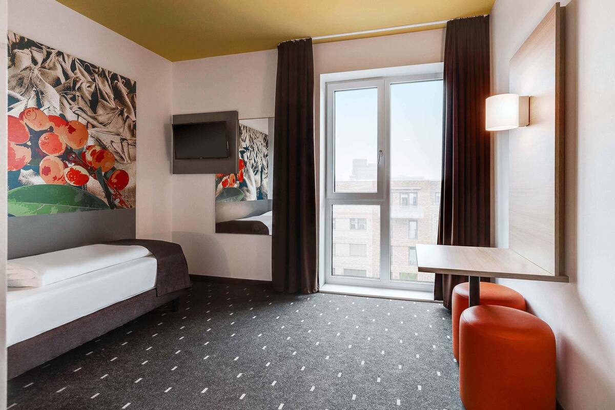 Single Room | Desk, soundproofing, free WiFi, bed sheets