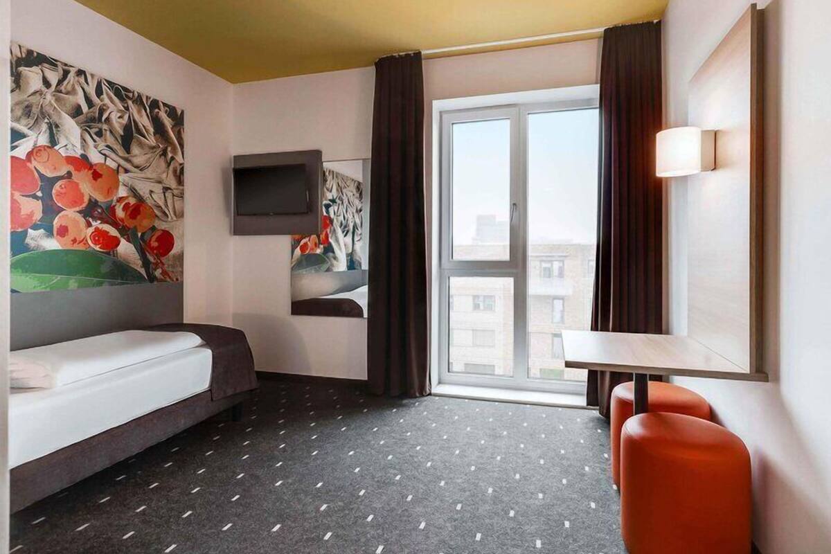 Single Room | Desk, soundproofing, free WiFi, bed sheets