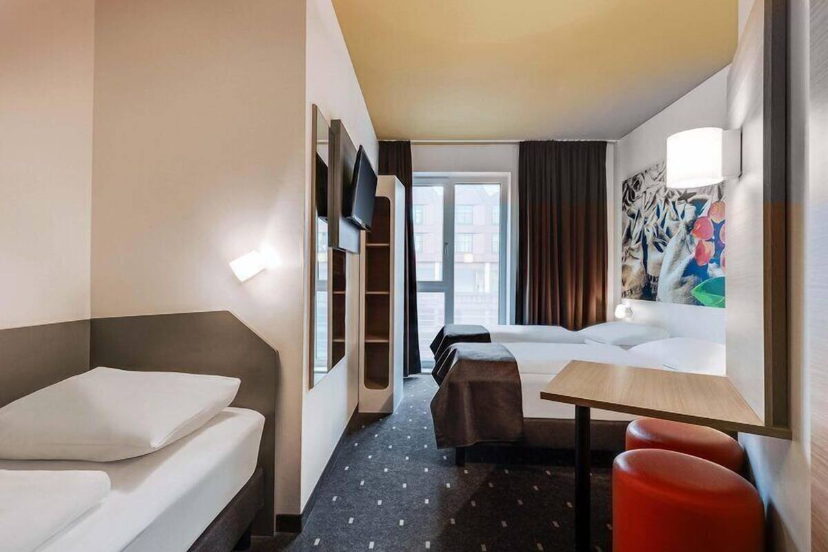 Triple Room | Desk, soundproofing, free WiFi, bed sheets