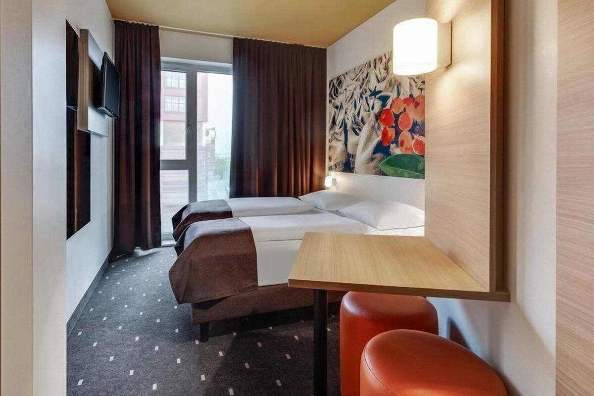 Habitación con 2 camas individuales | Escritorio, sistema de insonorización, wifi gratis y ropa de cama