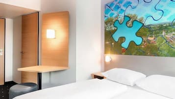 Double Room | Hypo-allergenic bedding available, desk, WiFi (free), bed sheets