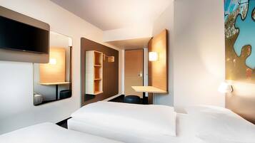 Zweibettzimmer | Allergikerbettwaren, Schreibtisch, kostenloses WLAN, Bettwäsche