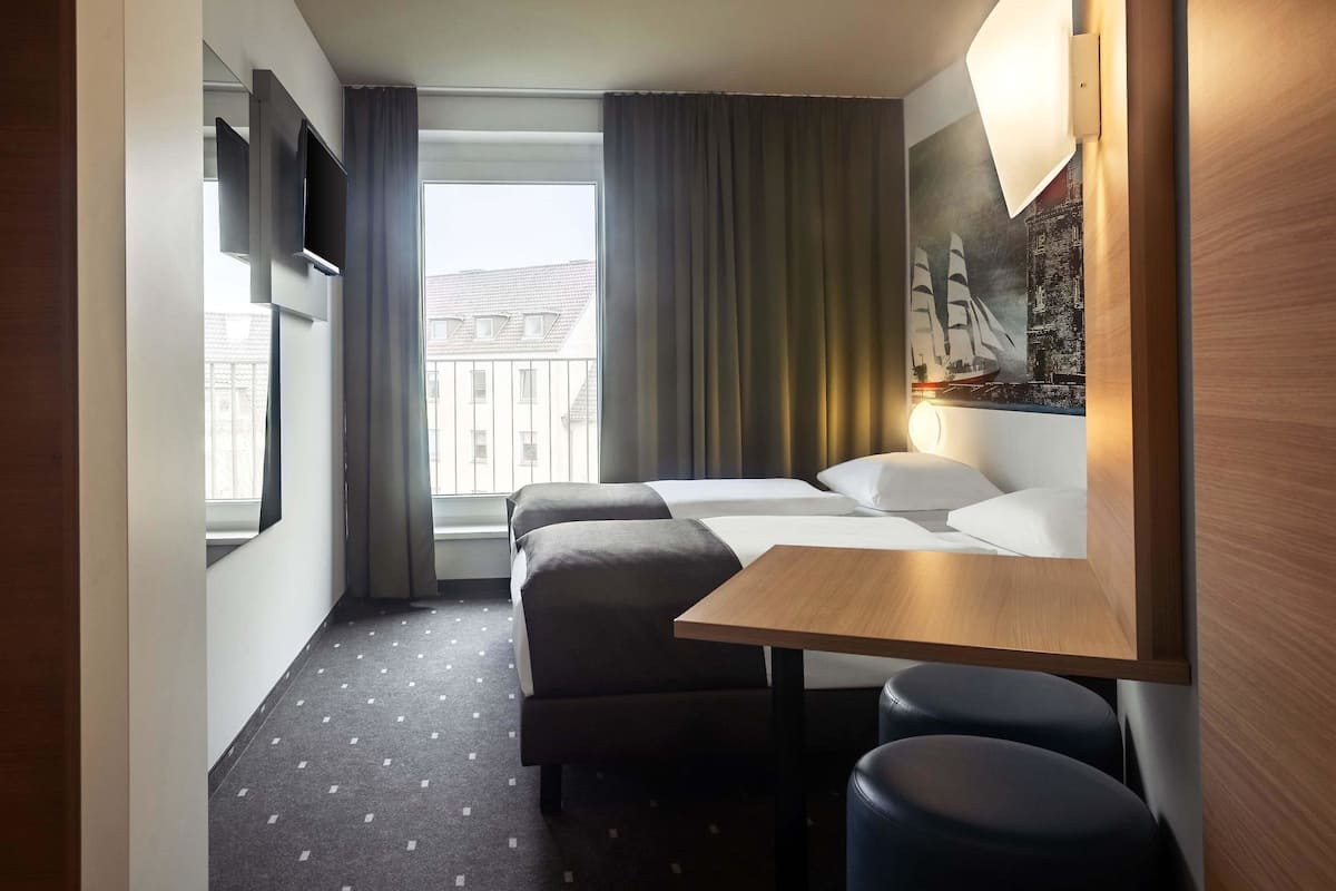 Twin Room | Hypo-allergenic bedding, desk, soundproofing, free WiFi