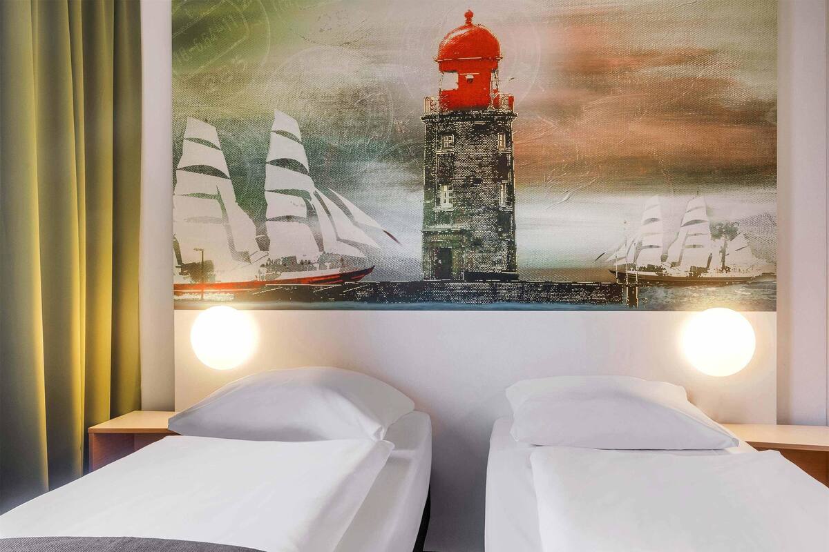 twin room | 1 bedroom, hypo-allergenic bedding, desk, soundproofing