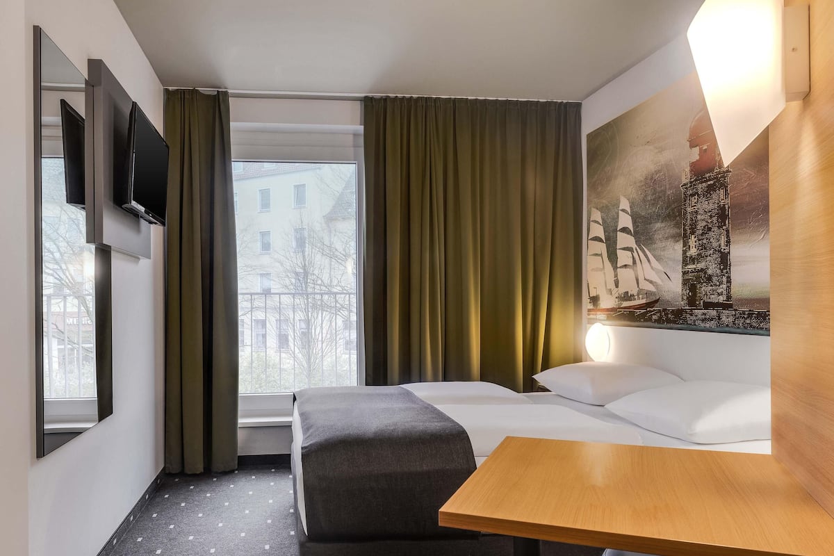 Double Room | Hypo-allergenic bedding, desk, soundproofing, free WiFi