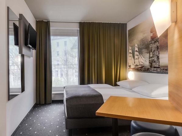 Double Room | Hypo-allergenic bedding, desk, soundproofing, free WiFi - B&B Hotel Bremerhaven (Bremerhaven)