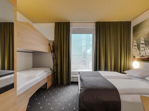 Hypo-allergenic bedding, desk, soundproofing, free WiFi