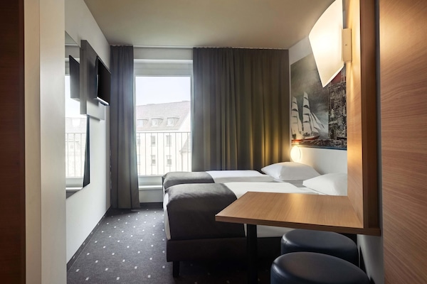 Allergikerbettwaren, Schreibtisch, schallisolierte Zimmer