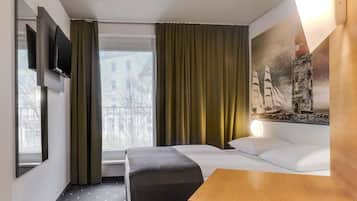 Hypo-allergenic bedding, desk, soundproofing, free WiFi