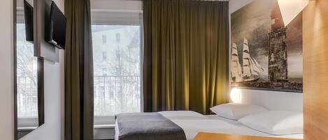 Hypo-allergenic bedding, desk, soundproofing, free WiFi