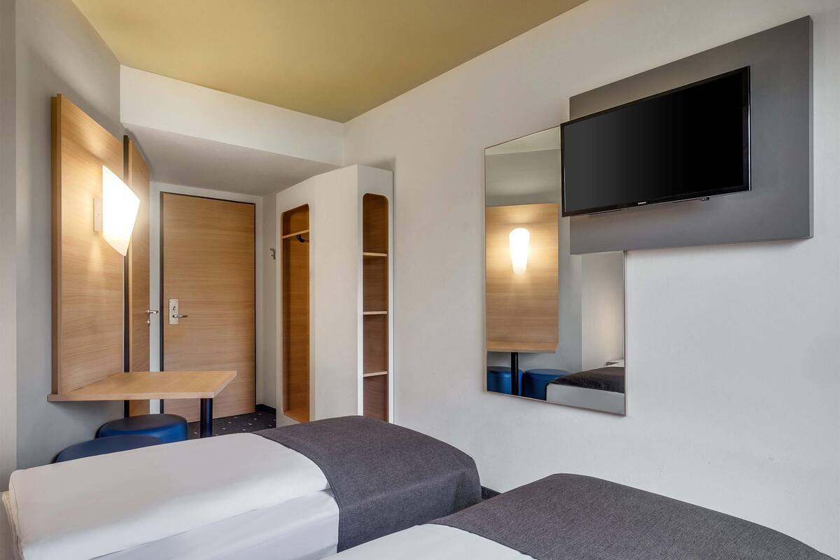 twin room | 1 bedroom, hypo-allergenic bedding, desk, soundproofing