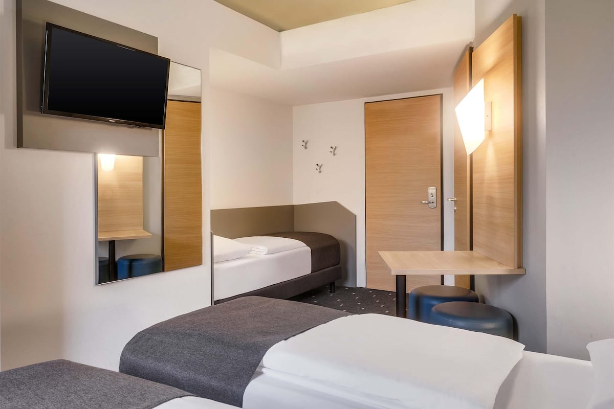 Triple Room | 1 bedroom, hypo-allergenic bedding, desk, soundproofing