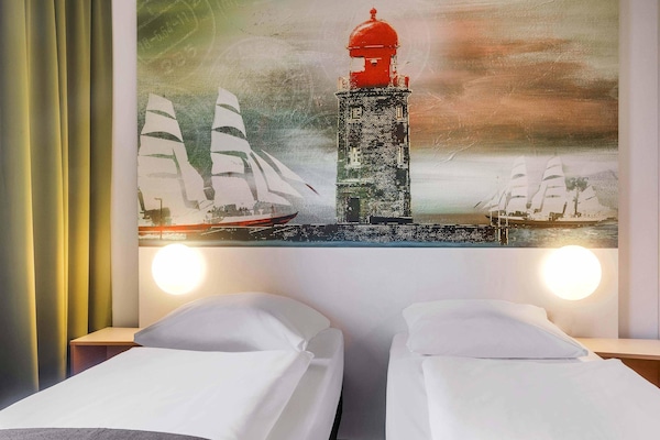 Allergikerbettwaren, Schreibtisch, schallisolierte Zimmer