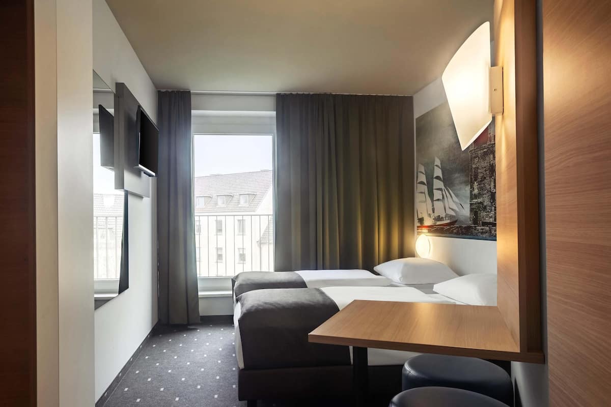 Twin Room | Hypo-allergenic bedding, desk, soundproofing, free WiFi