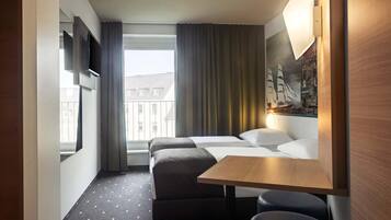 Hypo-allergenic bedding, desk, soundproofing, free WiFi