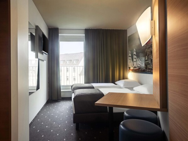 Twin Room | 1 bedroom, hypo-allergenic bedding, desk, soundproofing