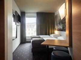 Twin Room | Hypo-allergenic bedding, desk, soundproofing, free WiFi