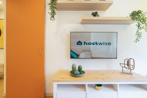 Interior - Colorful Bright Flat w/ Balcony by HostWise (Porto)
