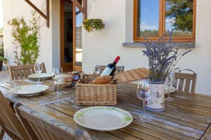 تناول الطعام بالخارج