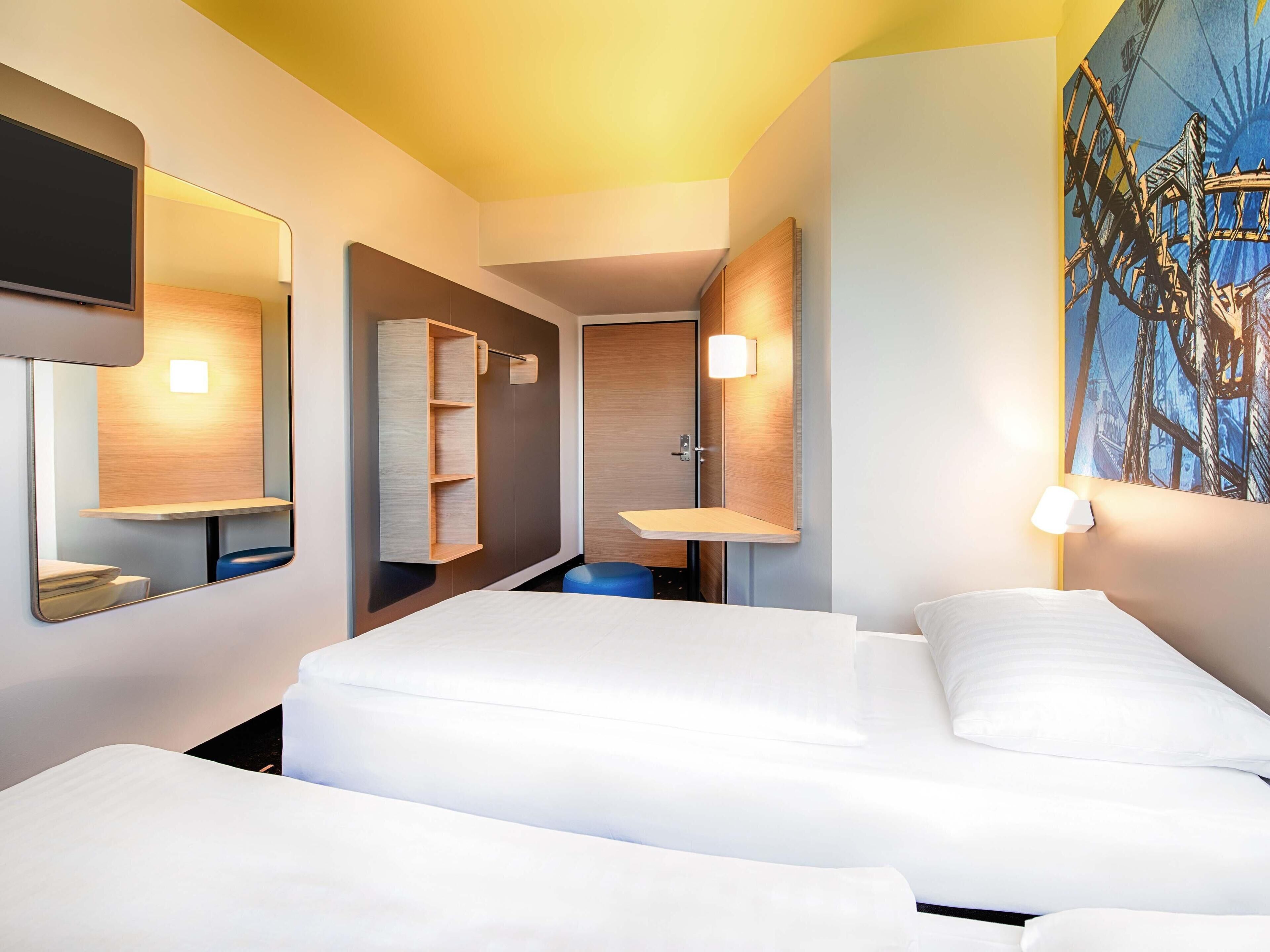 Hypo-allergenic bedding, desk, soundproofing, free WiFi