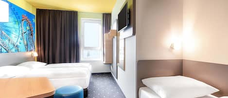 Hypo-allergenic bedding, desk, soundproofing, free WiFi