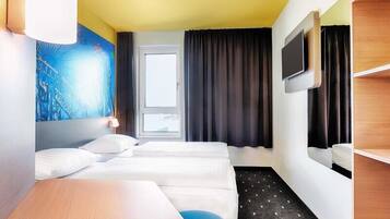 Habitación con 2 camas individuales | Ropa de cama hipoalergénica, escritorio, insonorización y wifi gratis