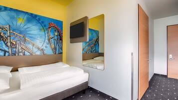 Hypo-allergenic bedding, desk, soundproofing, free WiFi
