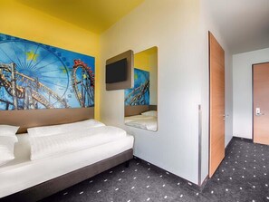 Hypo-allergenic bedding, desk, soundproofing, free WiFi