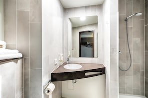 Dusche, Haartrockner, Seife, Shampoo