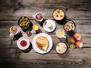 Bữa sáng buffet hàng ngày với phụ phí nhỏ 