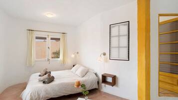5 habitaciones, tabla de planchar con plancha y wifi gratis