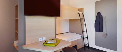 Habitación cuádruple | Ropa de cama hipoalergénica, escritorio, insonorización y wifi gratis