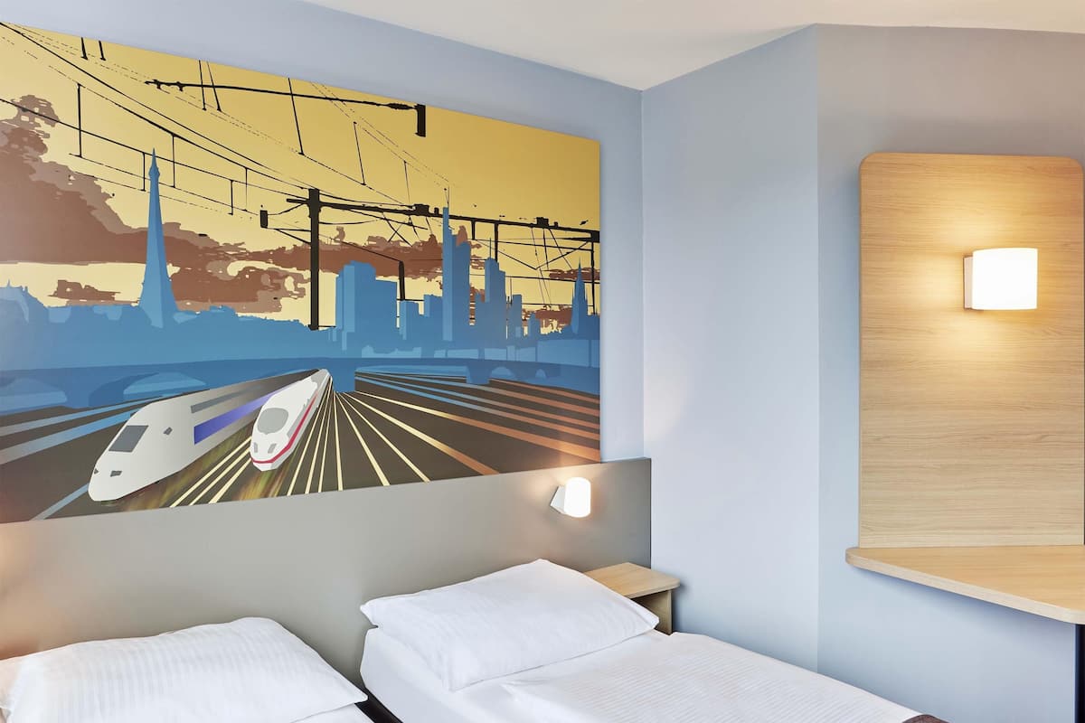 triple room | hypo-allergenic bedding, desk, soundproofing, free wifi