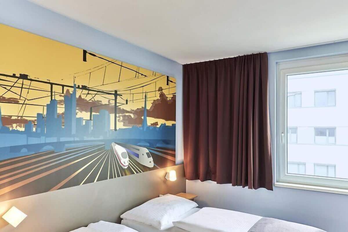 Twin Room | Hypo-allergenic bedding, desk, soundproofing, free WiFi