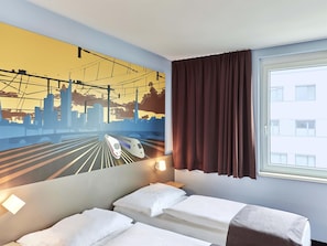 1 bedroom, hypo-allergenic bedding, desk, soundproofing