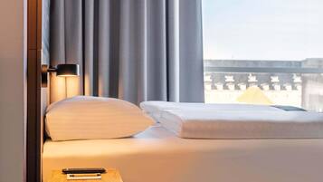 Hypo-allergenic bedding, desk, soundproofing, free WiFi