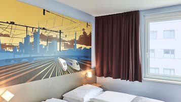 Habitación con 2 camas individuales | Ropa de cama hipoalergénica, escritorio, sistema de insonorización