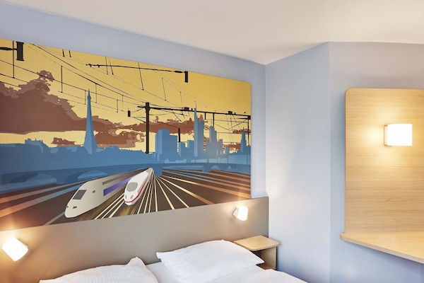 Double Room | Peralatan tempat tidur hipoalergenik, meja, kalis bunyi, Wi-fi percuma