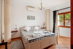 4 dormitorios, tabla de planchar con plancha, wifi gratis y ropa de cama