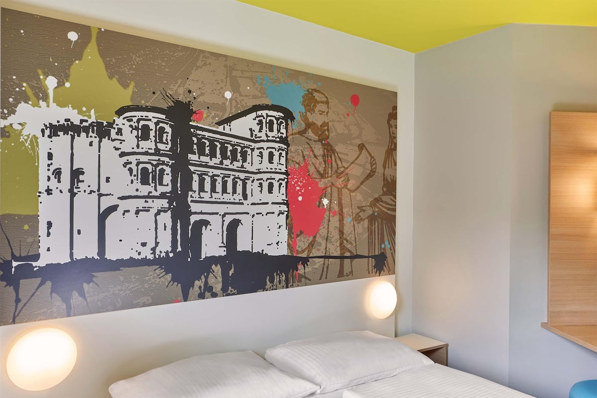 Double Room | Meja, kalis bunyi, Wi-fi percuma, cadar katil