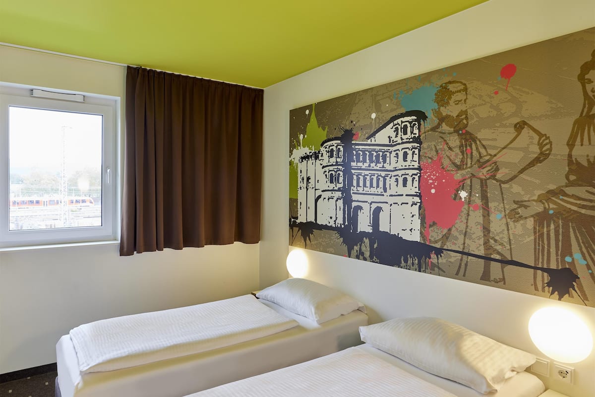 1 bedroom, desk, soundproofing, free WiFi