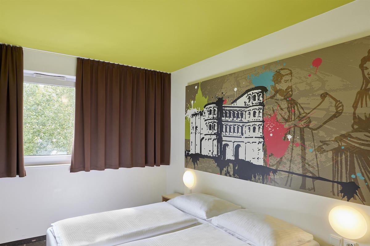1 bedroom, desk, soundproofing, free WiFi