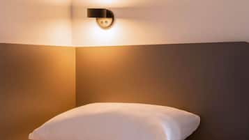 Desk, soundproofing, free WiFi, bed sheets
