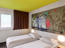Twin Room | Desk, soundproofing, free WiFi, bed sheets