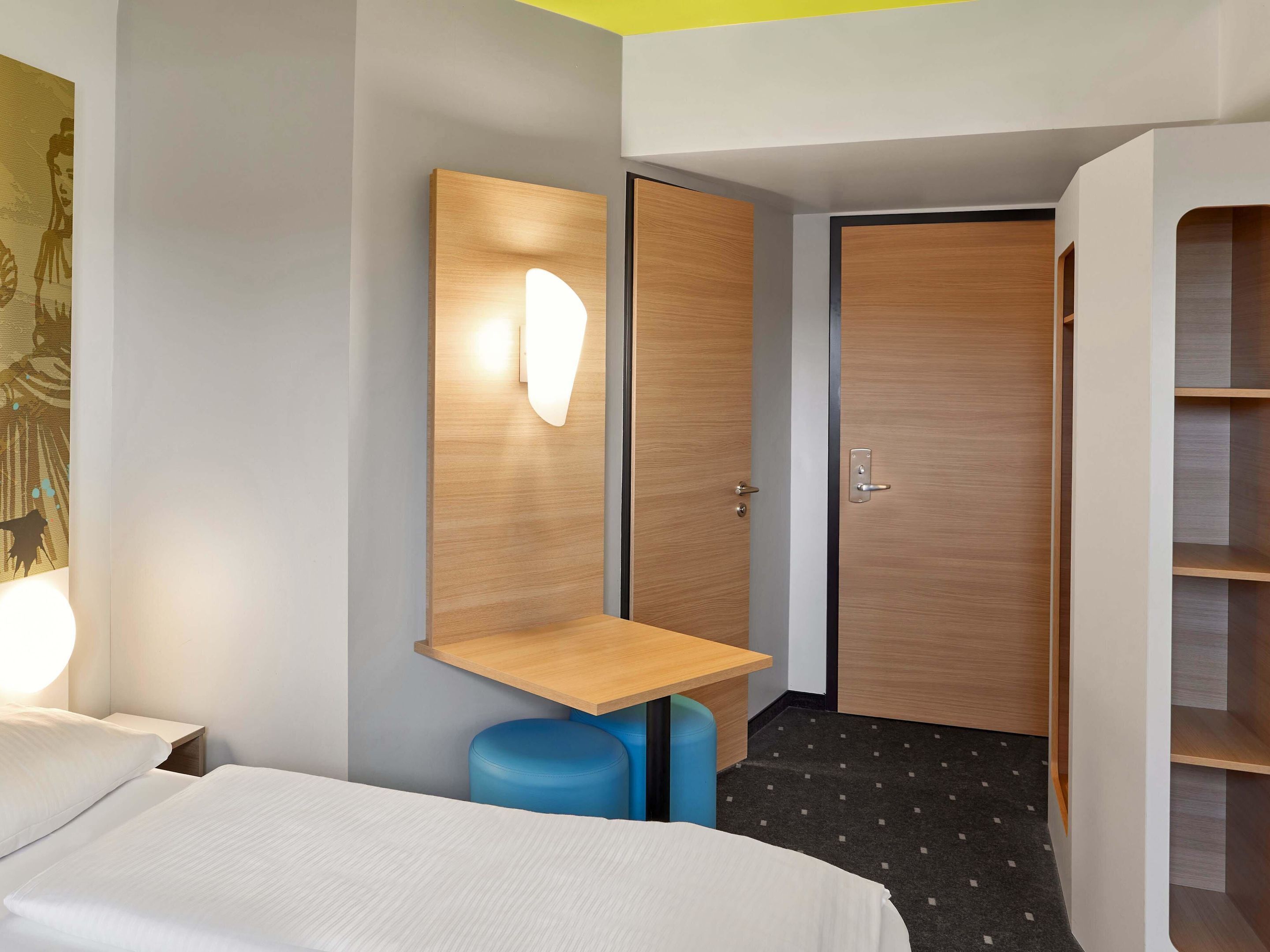 Kahden hengen huone (kaksi sänkyä) | Työpöytä, äänieristys, ilmainen Wi-Fi, vuodevaatteet