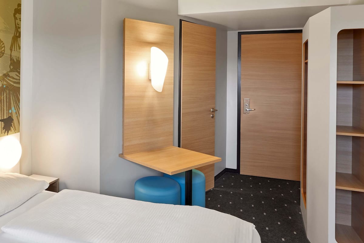 Kahden hengen huone (kaksi sänkyä) | Työpöytä, äänieristys, ilmainen Wi-Fi, vuodevaatteet