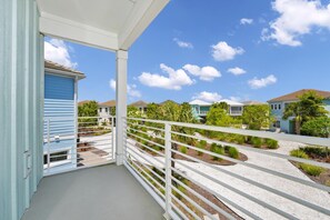 Property grounds - Dreamy Cottage near Disney with Margaritaville Resort & Island H2O Access -. (Kissimmee)