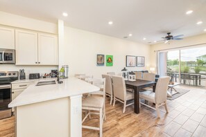 Fridge, microwave, oven, stovetop - Coral Bliss Cottage near Disney with Margaritaville Resort & Island H2O Access. (Kissimmee)